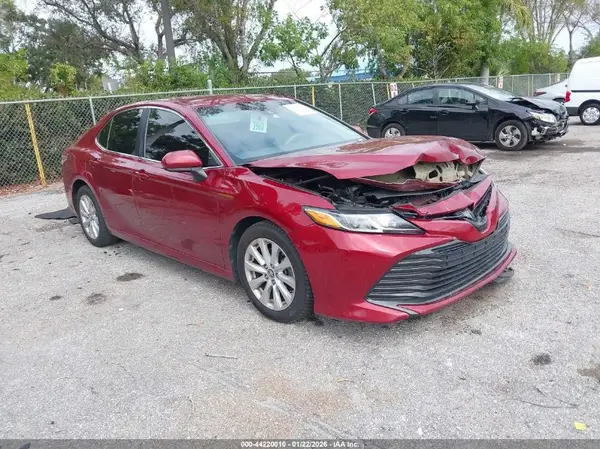 4T1B11HK8JU612664 2018 TOYOTA CAMRY - Image 1