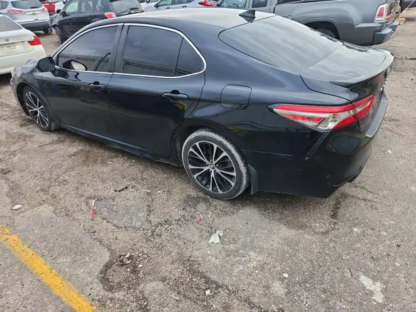 4T1B11HK8JU612860 2018 TOYOTA CAMRY - Image 2