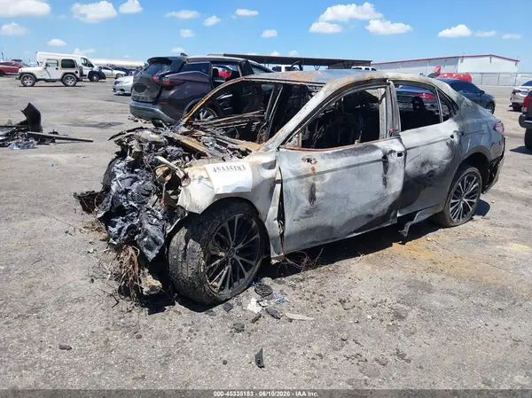 4T1B11HK8JU613524 2018 TOYOTA CAMRY - Image 2