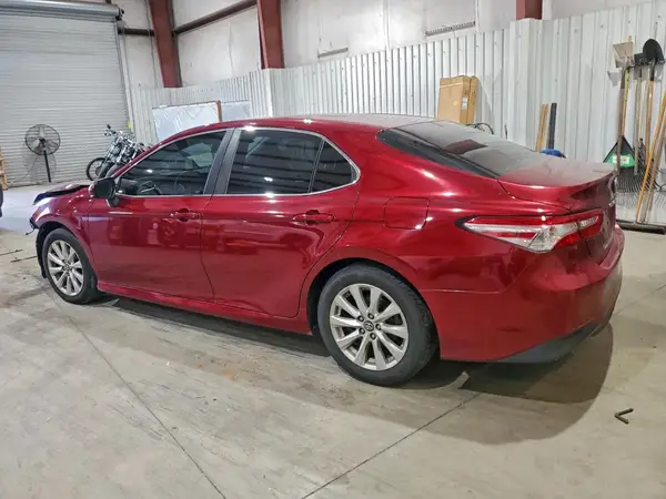 4T1B11HK8JU615421 2018 TOYOTA CAMRY - Image 2