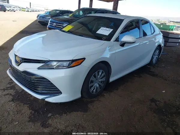 4T1B11HK8JU617251 2018 TOYOTA CAMRY - Image 2