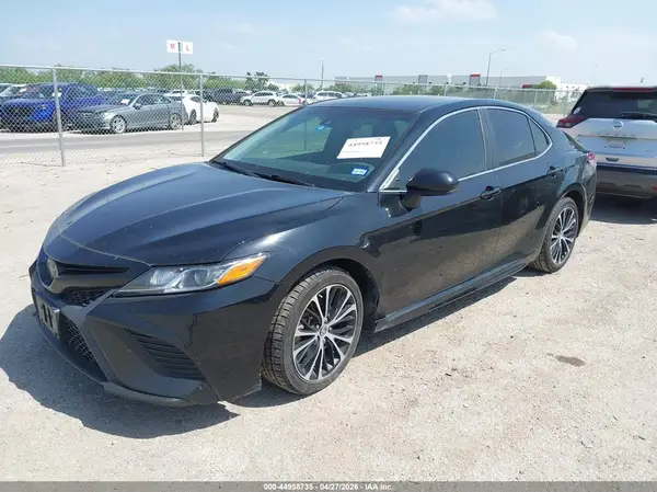 4T1B11HK8JU617721 2018 TOYOTA CAMRY - Image 2