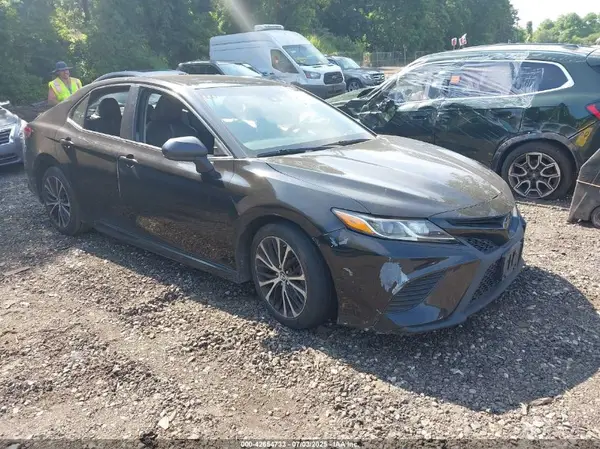 4T1B11HK8JU617931 2018 TOYOTA CAMRY - Image 1