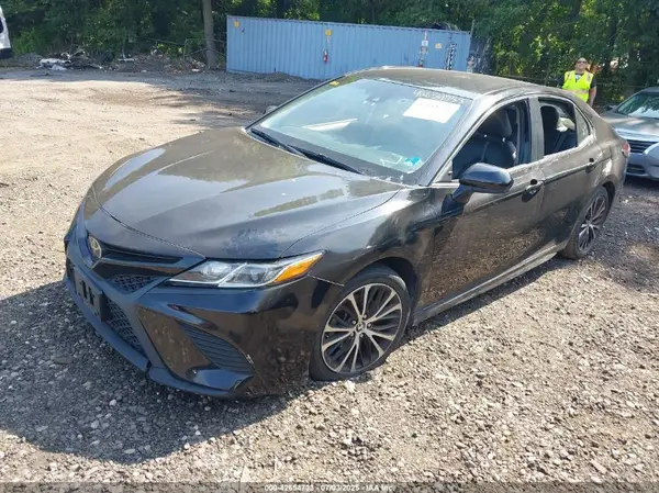 4T1B11HK8JU617931 2018 TOYOTA CAMRY - Image 2
