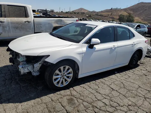 4T1B11HK8JU618657 2018 TOYOTA CAMRY - Image 1
