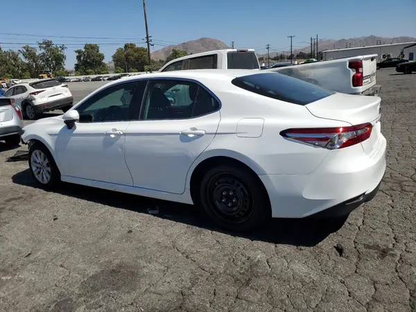 4T1B11HK8JU618657 2018 TOYOTA CAMRY - Image 2
