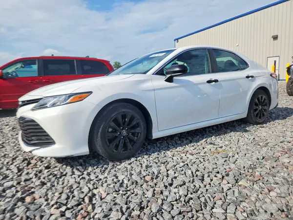 4T1B11HK8JU619047 2018 TOYOTA CAMRY - Image 1