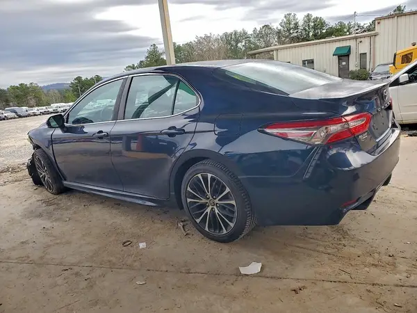 4T1B11HK8JU619825 2018 TOYOTA CAMRY - Image 2