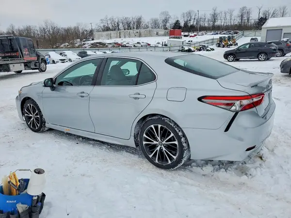 4T1B11HK8JU619940 2018 TOYOTA CAMRY - Image 2
