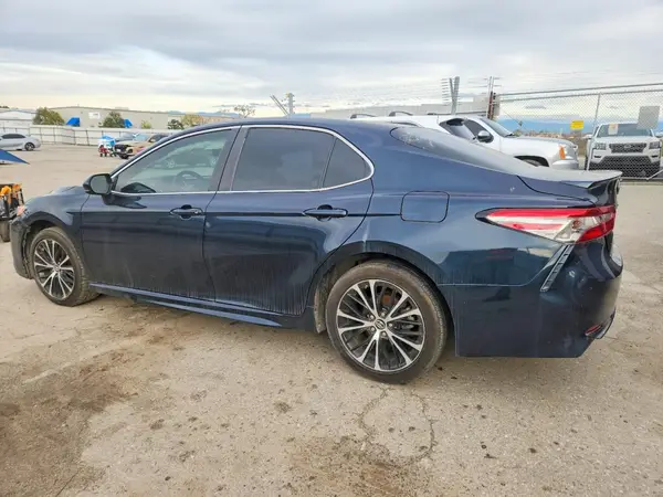 4T1B11HK8JU621106 2018 TOYOTA CAMRY - Image 2