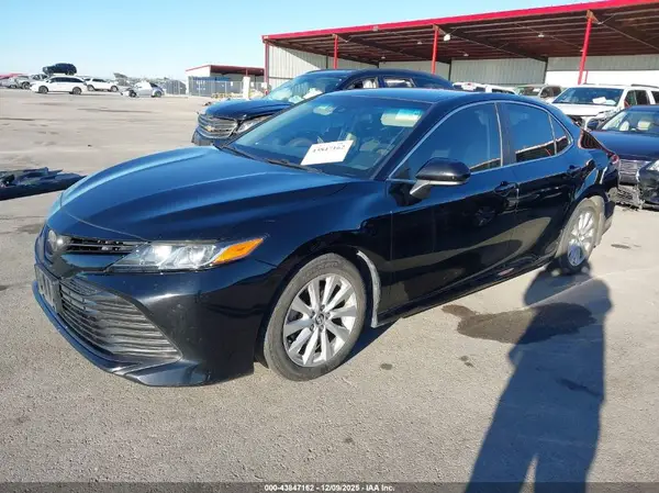4T1B11HK8JU624670 2018 TOYOTA CAMRY - Image 2