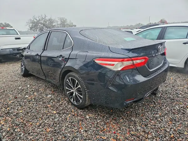 4T1B11HK8JU625088 2018 TOYOTA CAMRY - Image 2