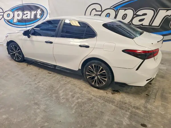 4T1B11HK8JU626077 2018 TOYOTA CAMRY - Image 2