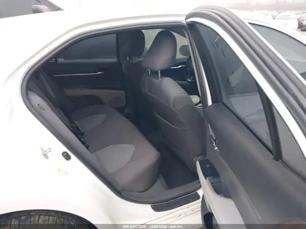 4T1B11HK8JU626161 2018 TOYOTA CAMRY - Image 8
