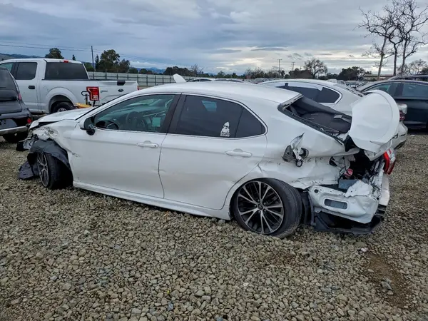 4T1B11HK8JU627276 2018 TOYOTA CAMRY - Image 2