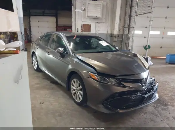 4T1B11HK8JU627634 2018 TOYOTA CAMRY - Image 1