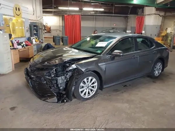 4T1B11HK8JU627634 2018 TOYOTA CAMRY - Image 2