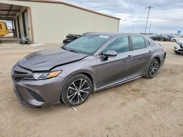 4T1B11HK8JU627701 2018 TOYOTA CAMRY - Image 1