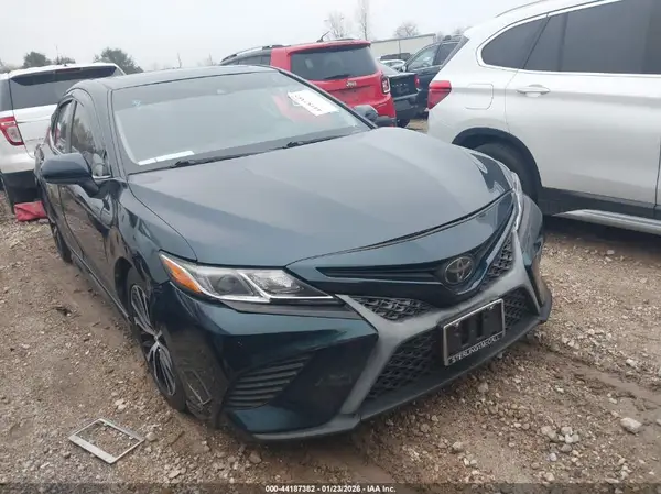 4T1B11HK8JU627780 2018 TOYOTA CAMRY - Image 1