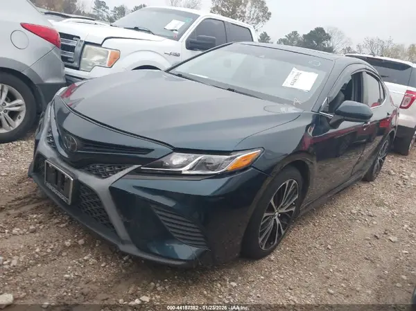 4T1B11HK8JU627780 2018 TOYOTA CAMRY - Image 2
