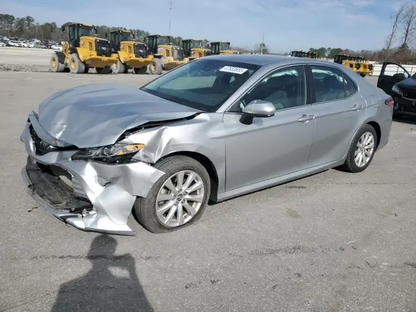 4T1B11HK8JU628248 2018 TOYOTA CAMRY - Image 1