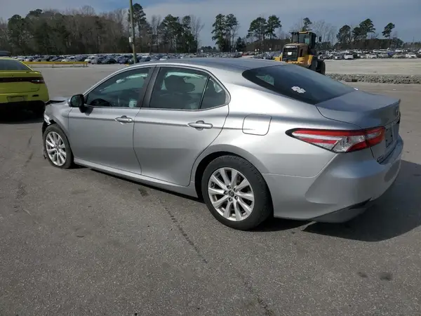4T1B11HK8JU628248 2018 TOYOTA CAMRY - Image 2