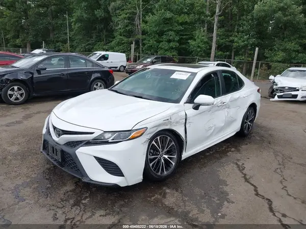 4T1B11HK8JU628329 2018 TOYOTA CAMRY - Image 2