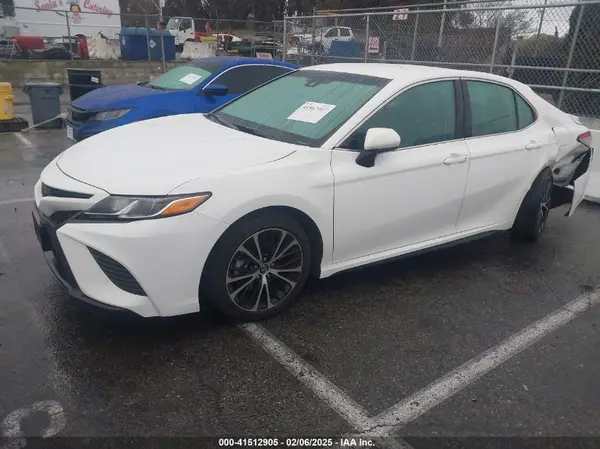 4T1B11HK8JU628623 2018 TOYOTA CAMRY - Image 2