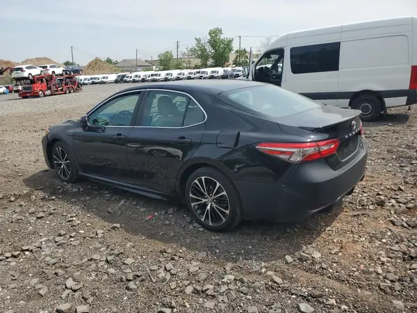 4T1B11HK8JU629111 2018 TOYOTA CAMRY - Image 2