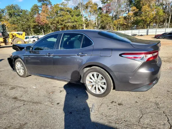 4T1B11HK8JU629335 2018 TOYOTA CAMRY - Image 2