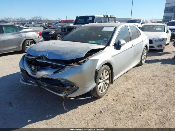 4T1B11HK8JU631750 2018 TOYOTA CAMRY - Image 2