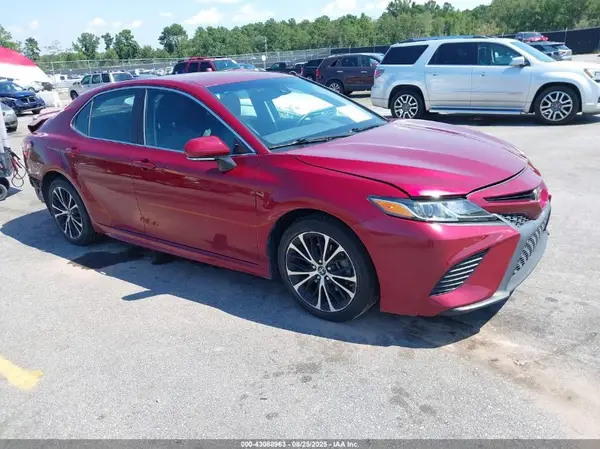 4T1B11HK8JU631764 2018 TOYOTA CAMRY - Image 1