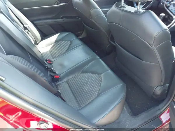 4T1B11HK8JU631764 2018 TOYOTA CAMRY - Image 8