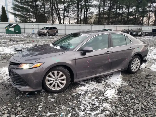 4T1B11HK8JU632901 2018 TOYOTA CAMRY - Image 1