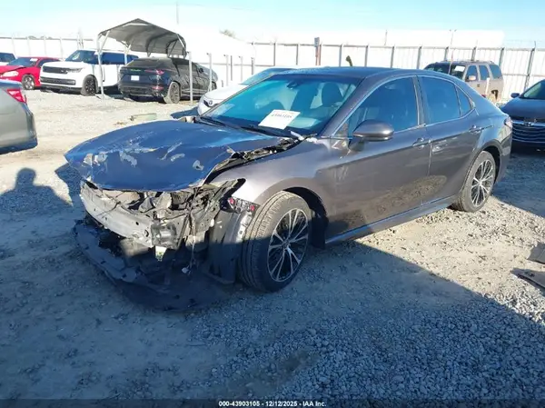 4T1B11HK8JU634325 2018 TOYOTA CAMRY - Image 2