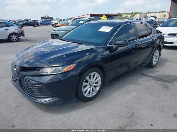 4T1B11HK8JU634745 2018 TOYOTA CAMRY - Image 2