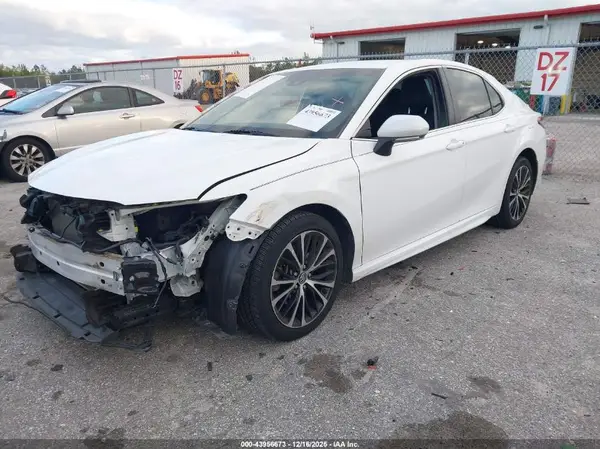 4T1B11HK8JU634812 2018 TOYOTA CAMRY - Image 2