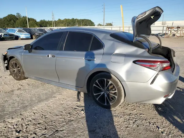 4T1B11HK8JU635796 2018 TOYOTA CAMRY - Image 2