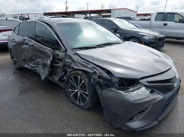 4T1B11HK8JU635944 2018 TOYOTA CAMRY - Image 1