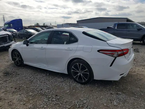 4T1B11HK8JU636186 2018 TOYOTA CAMRY - Image 2