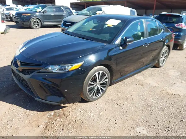 4T1B11HK8JU636611 2018 TOYOTA CAMRY - Image 2