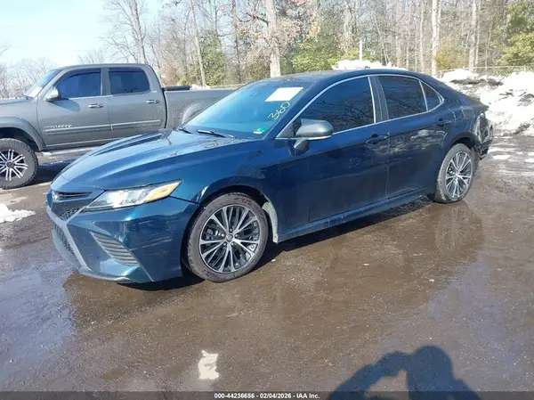 4T1B11HK8JU636754 2018 TOYOTA CAMRY - Image 2