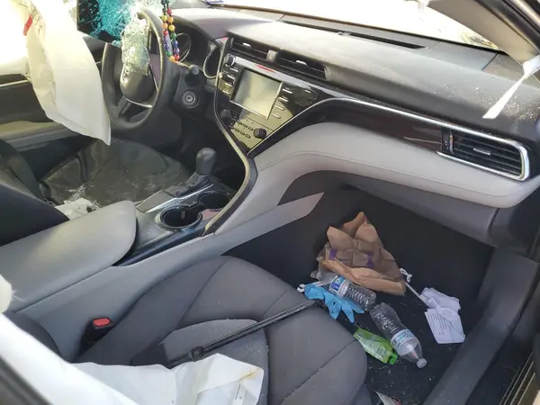 4T1B11HK8JU637256 2018 TOYOTA CAMRY - Image 8
