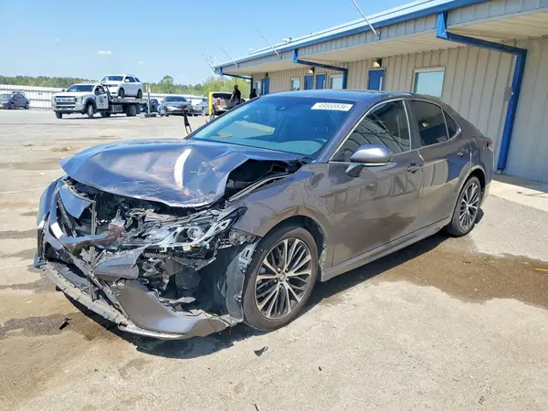 4T1B11HK8JU638780 2018 TOYOTA CAMRY - Image 1
