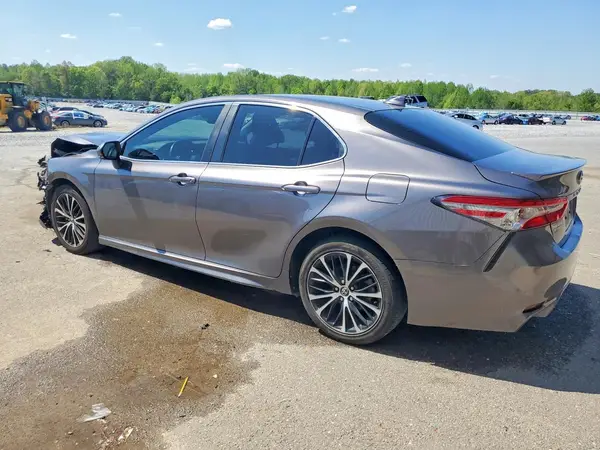 4T1B11HK8JU638780 2018 TOYOTA CAMRY - Image 2
