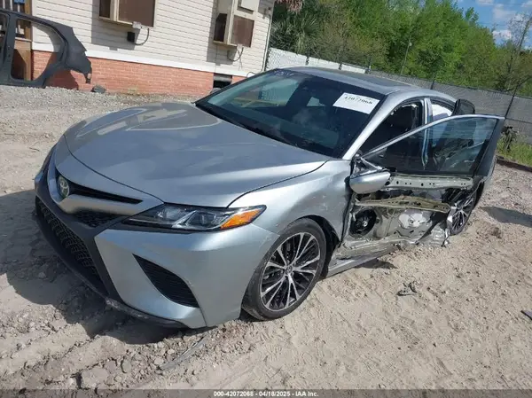 4T1B11HK8JU639217 2018 TOYOTA CAMRY - Image 2