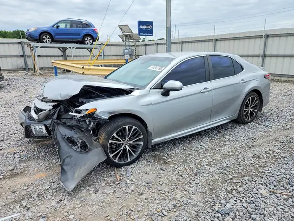 4T1B11HK8JU640139 2018 TOYOTA CAMRY - Image 1