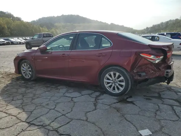 4T1B11HK8JU641002 2018 TOYOTA CAMRY - Image 2