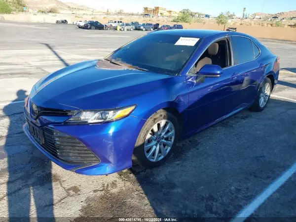 4T1B11HK8JU641159 2018 TOYOTA CAMRY - Image 2