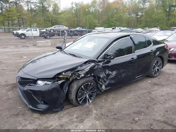 4T1B11HK8JU641372 2018 TOYOTA CAMRY - Image 2